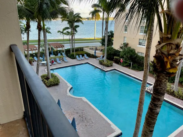 $3,000 | 1801 North Flagler Drive, Unit 433, West Palm Beach, FL 33407