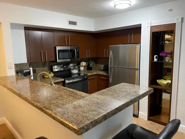 $3,000 | 1801 North Flagler Drive, Unit 433, West Palm Beach, FL 33407
