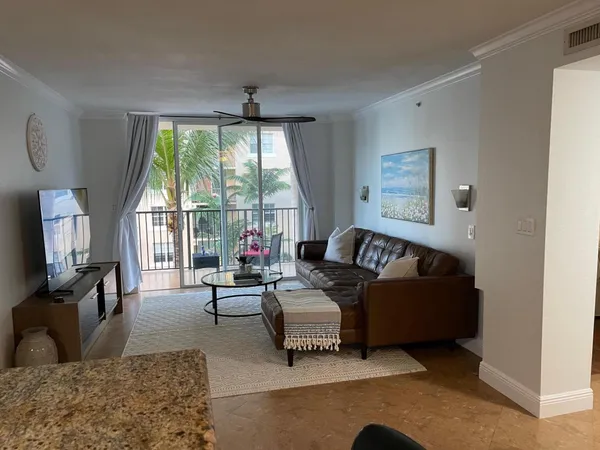 $3,000 | 1801 North Flagler Drive, Unit 433, West Palm Beach, FL 33407