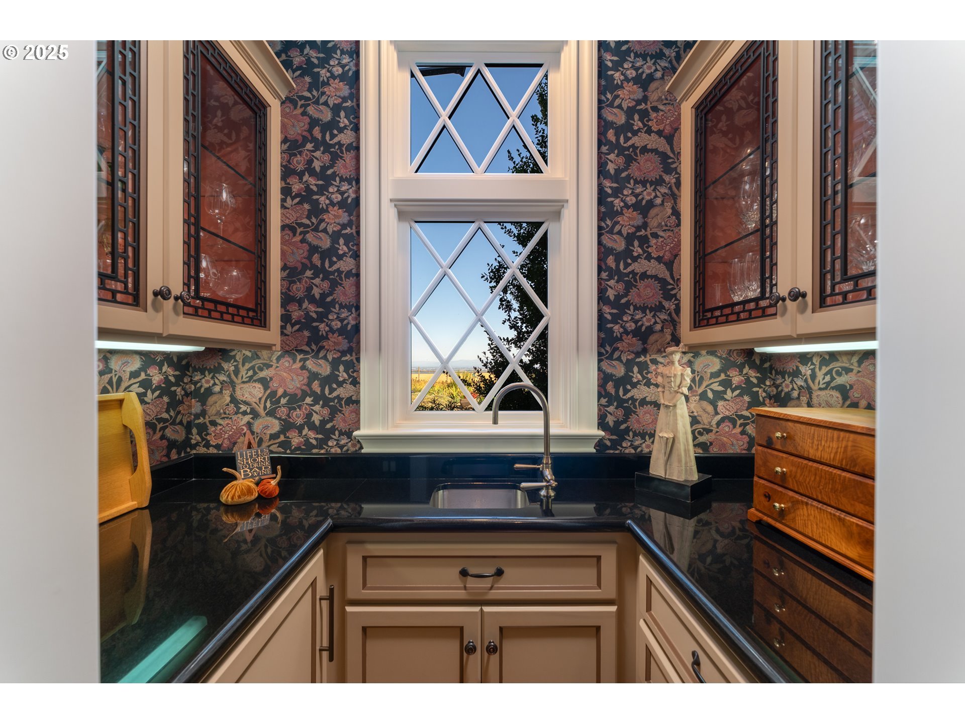 9009 Southeast Eola Hills Road Amity, OR 97101 - Photo 15 of 48