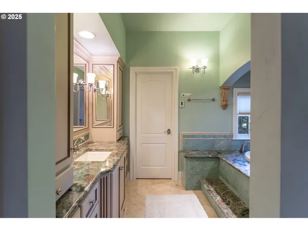 $2,300,000 | 9009 Southeast Eola Hills Road, Amity, OR 97101