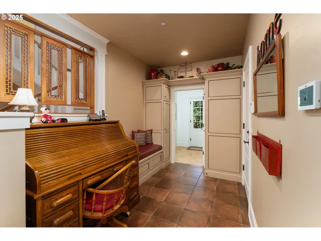 $2,550,000 | 9009 Southeast Eola Hills Road, Amity, OR 97101