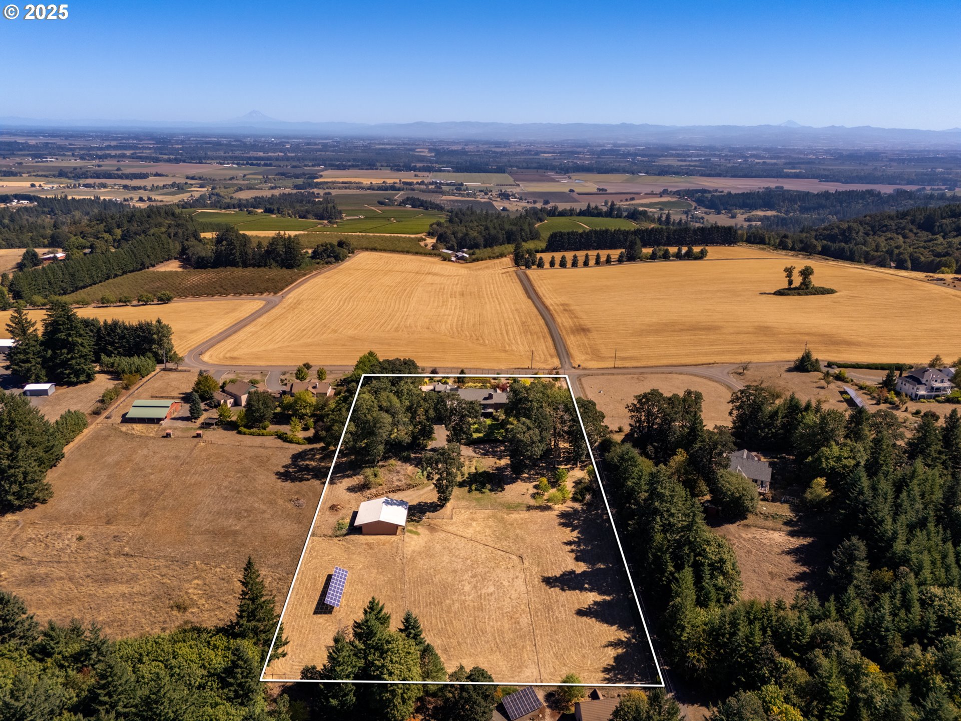 9009 Southeast Eola Hills Road Amity, OR 97101 - Photo 4 of 48