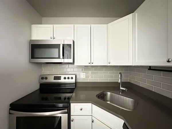 $1,650 | 817 West Lakeside Place, Unit 409, Chicago, IL 60640