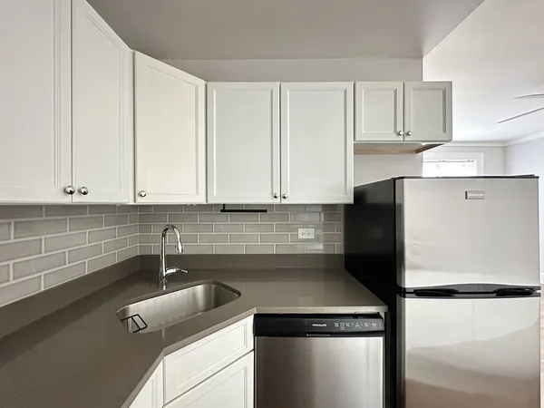 $1,650 | 817 West Lakeside Place, Unit 409, Chicago, IL 60640
