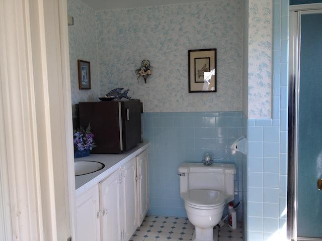 138 Third Avenue Hyannis, MA 02601 - Photo 9 of 27 a bathroom with a toilet and a sink
