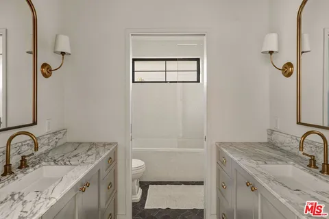 $3,798,000 | 131 South Saltair Avenue, Los Angeles, CA 90049