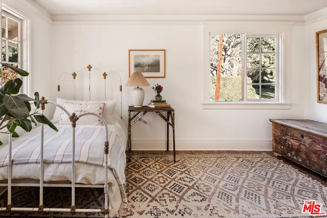 a view of a livingroom with furniture and windows