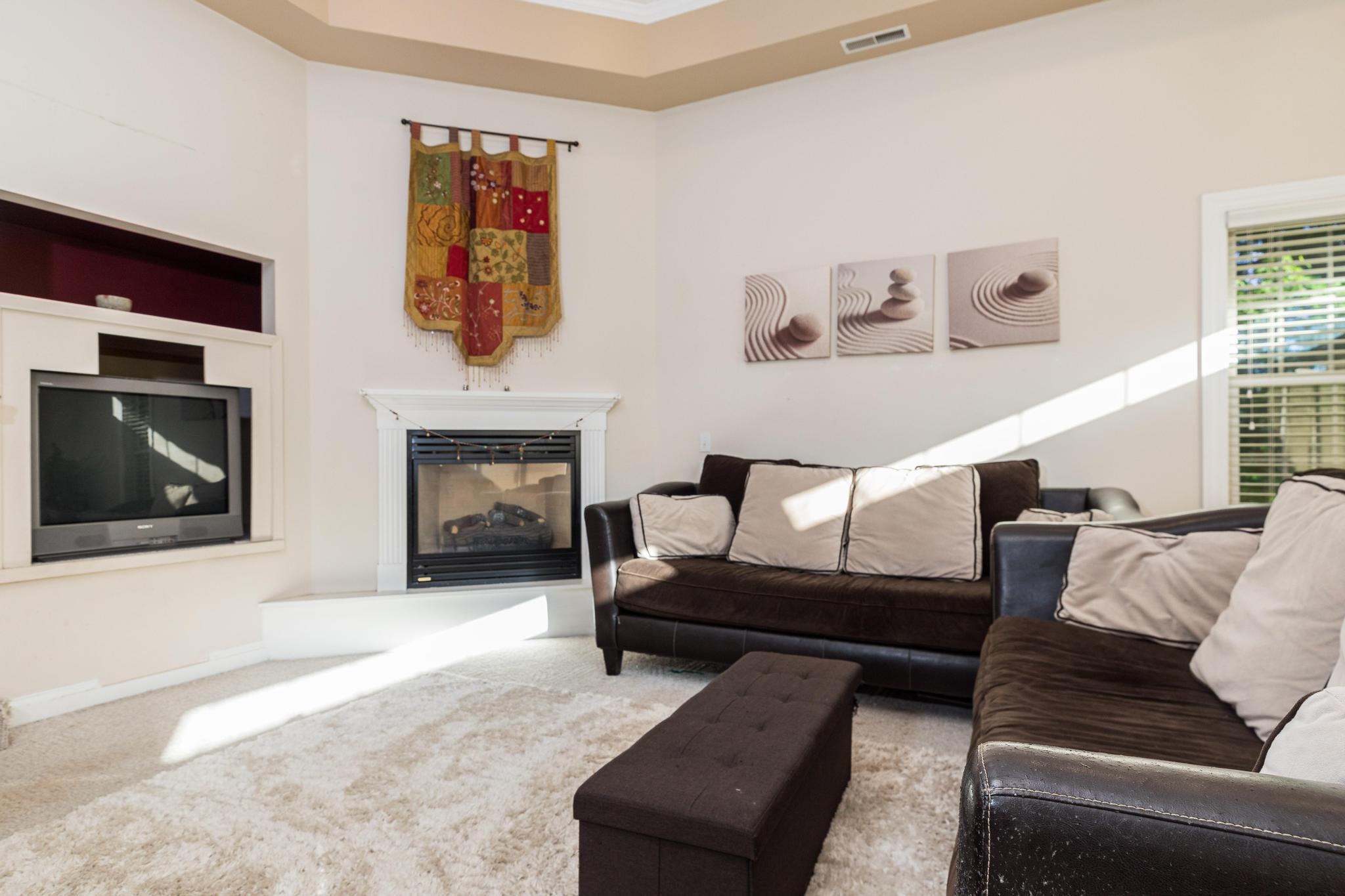 6 Deborah Lane Dover, NH 03820 - Photo 4 of 33