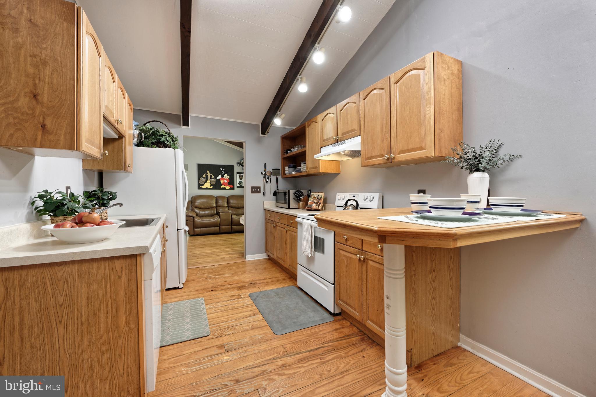 4085 Zulla Road The Plains, VA 20198 - Photo 7 of 44 High ceilings in the galley kitchen w/eat in area