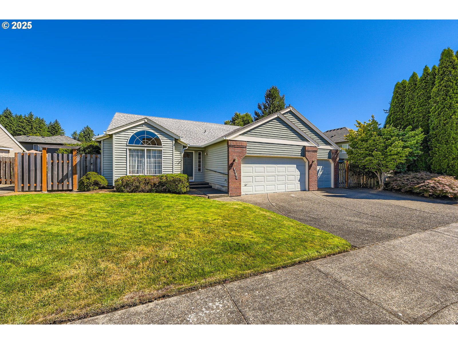 1552 Northeast 19th Loop Canby, OR 97013 - Photo 2 of 28