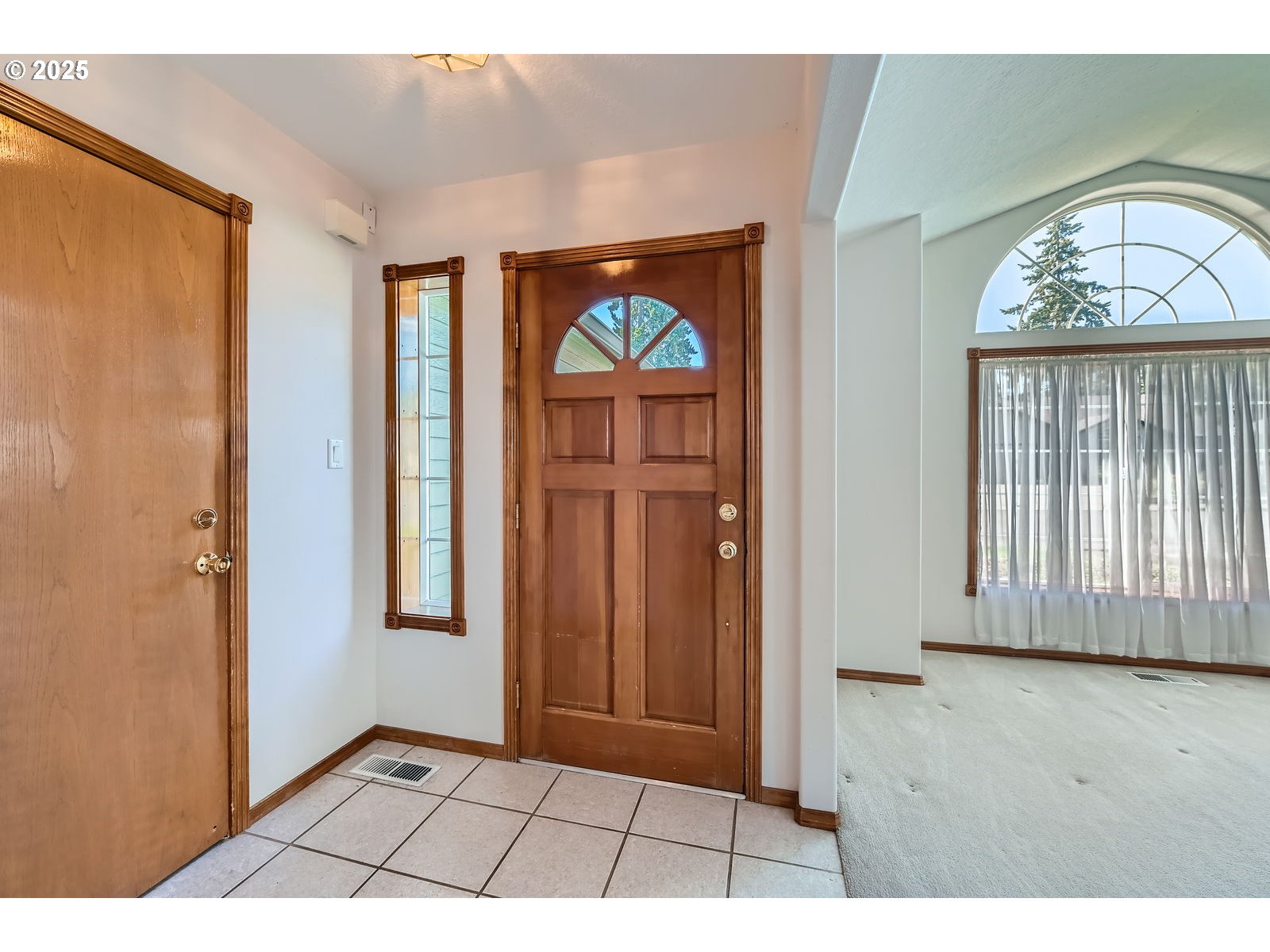 1552 Northeast 19th Loop Canby, OR 97013 - Photo 4 of 28