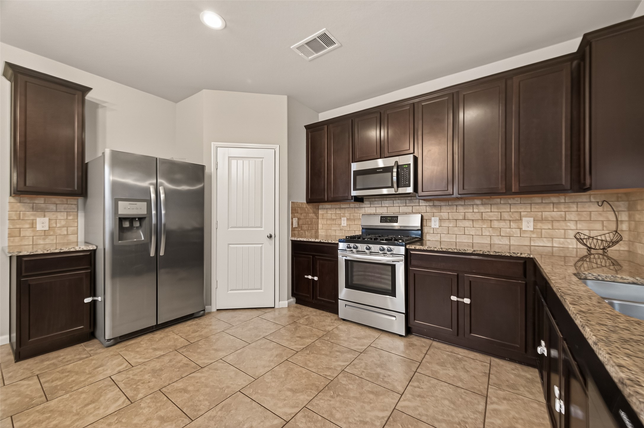 2510 Meerstad Lane Houston, TX 77047 - Photo 17 of 49 a large kitchen with granite countertop a stove a refrigerator and a sink