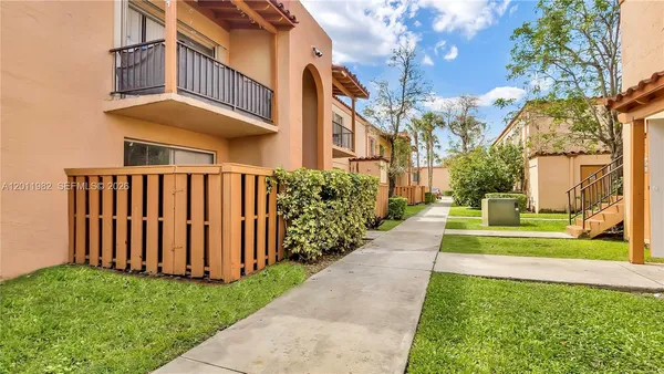 $260,000 | 7231 Miami Lakes Drive, Unit C5, Miami Lakes, FL 33014