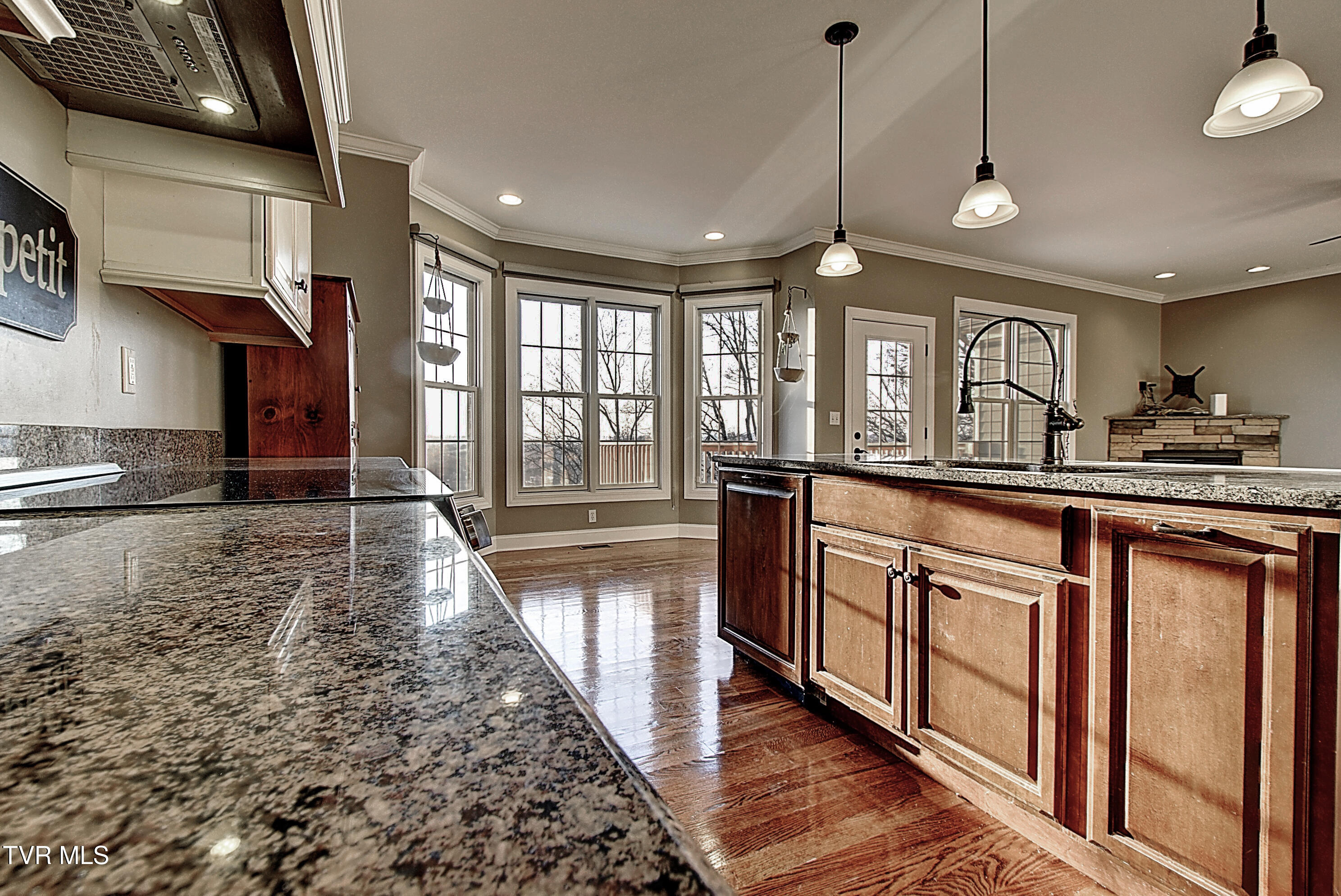 2325 Colonial View Road Kingsport, TN 37663 - Photo 18 of 56 Counter space