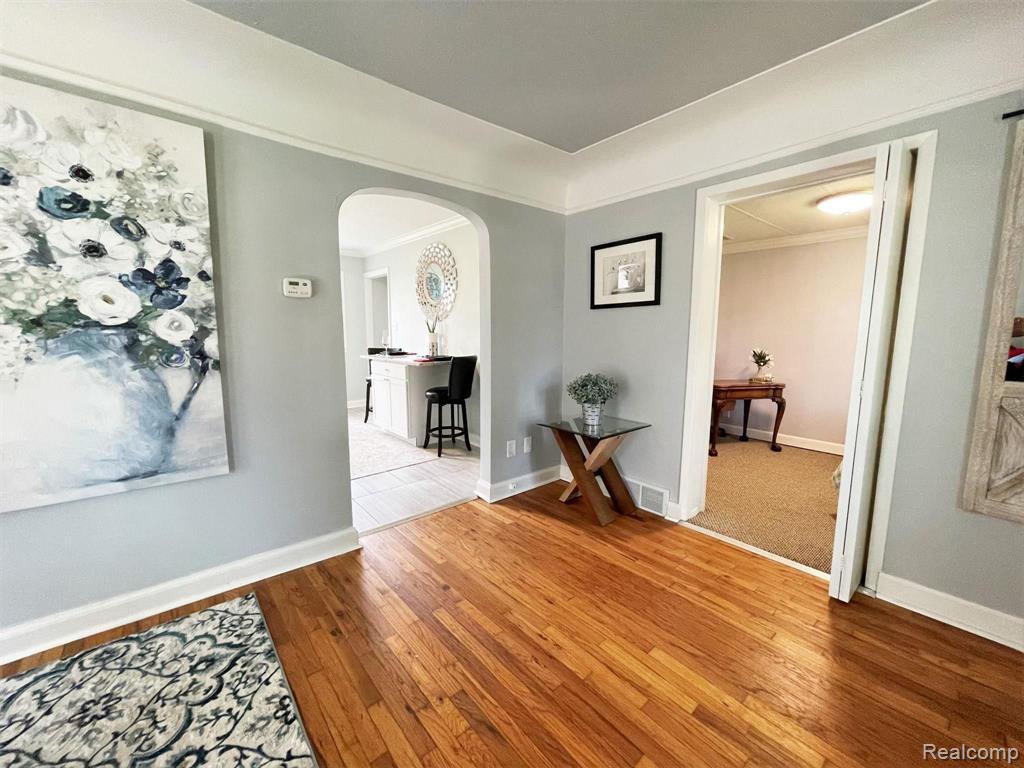 2111 Ridgemont Road Grosse Pointe Woods, MI 48236 - Photo 9 of 28