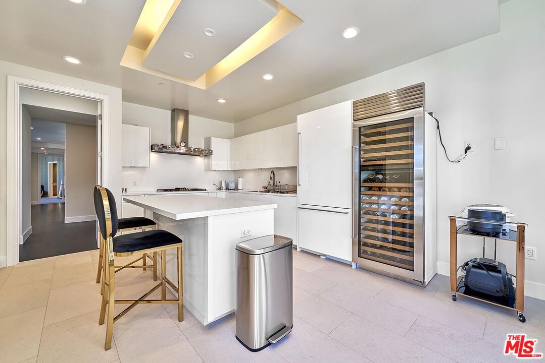 10776 Wilshire Boulevard, Unit 603 Los Angeles, CA 90024 - Photo 22 of 37 a kitchen with a refrigerator and a sink