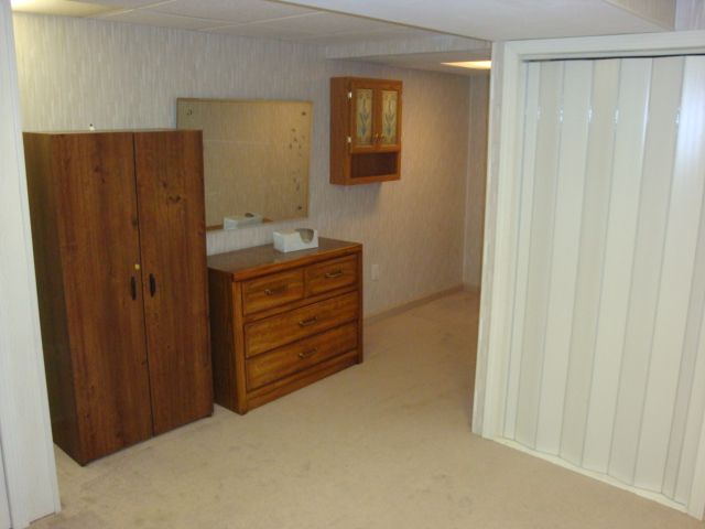 5429 Rene Drive Warren, MI 48091 - Photo 16 of 22 31067128-15.JPG
