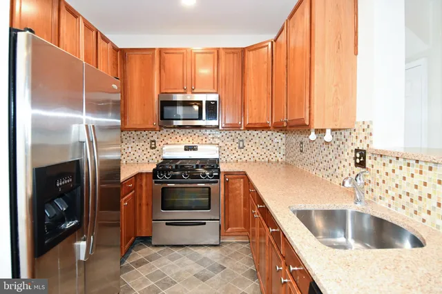 $3,400 | 11322 Westbrook Mill Lane, Unit 302, Fairfax, VA 22030