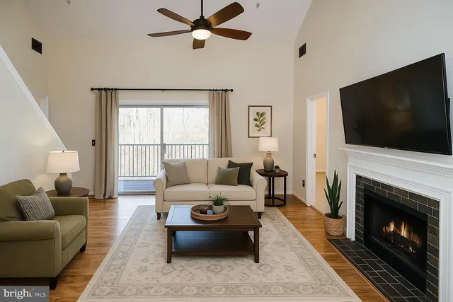 $3,400 | 11322 Westbrook Mill Lane, Unit 302, Fairfax, VA 22030