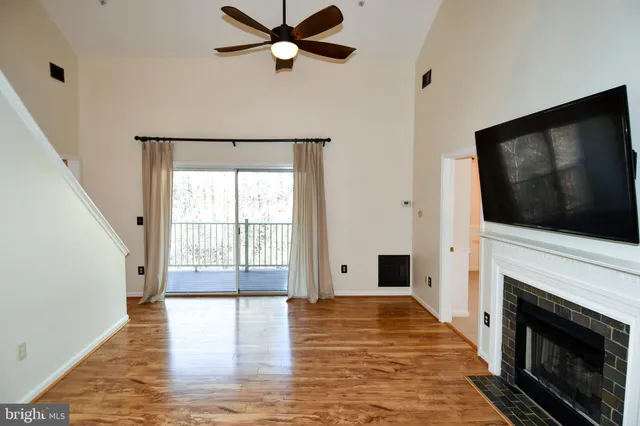 $3,400 | 11322 Westbrook Mill Lane, Unit 302, Fairfax, VA 22030