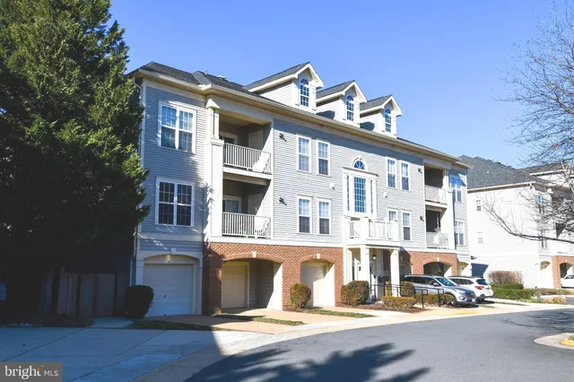 $3,400 | 11322 Westbrook Mill Lane, Unit 302, Fairfax, VA 22030