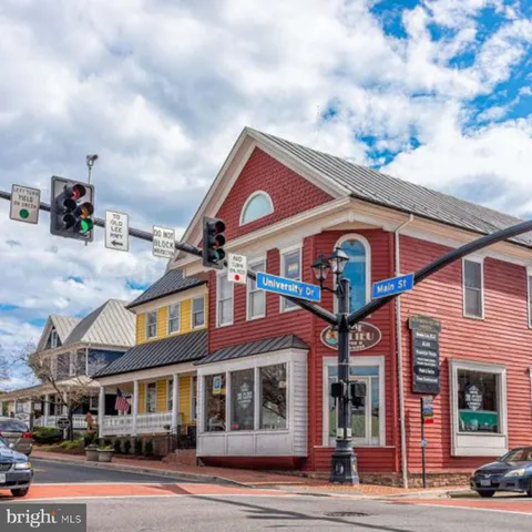 $3,400 | 11322 Westbrook Mill Lane, Unit 302, Fairfax, VA 22030