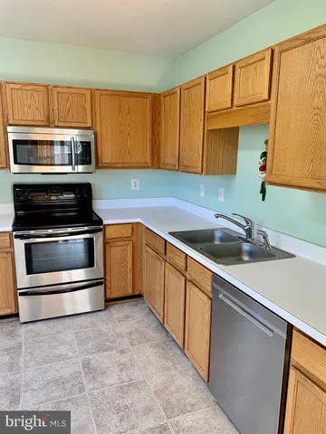 $2,850 | 6149 Stonehenge Place, North Bethesda, MD 20852