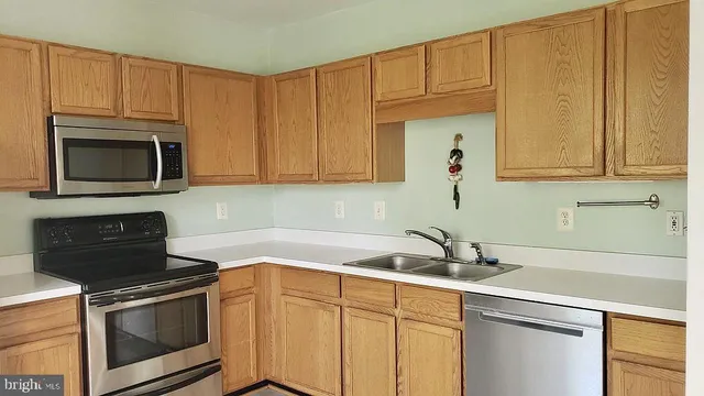 $2,850 | 6149 Stonehenge Place, North Bethesda, MD 20852