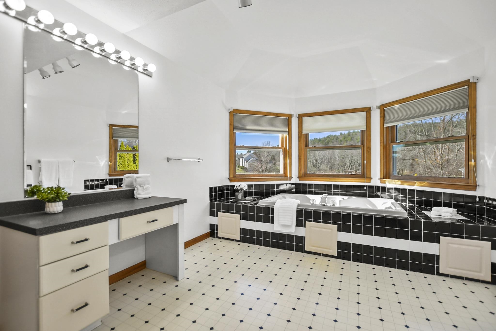 5 Longview Circle Pelham, NH 03076 - Photo 18 of 58