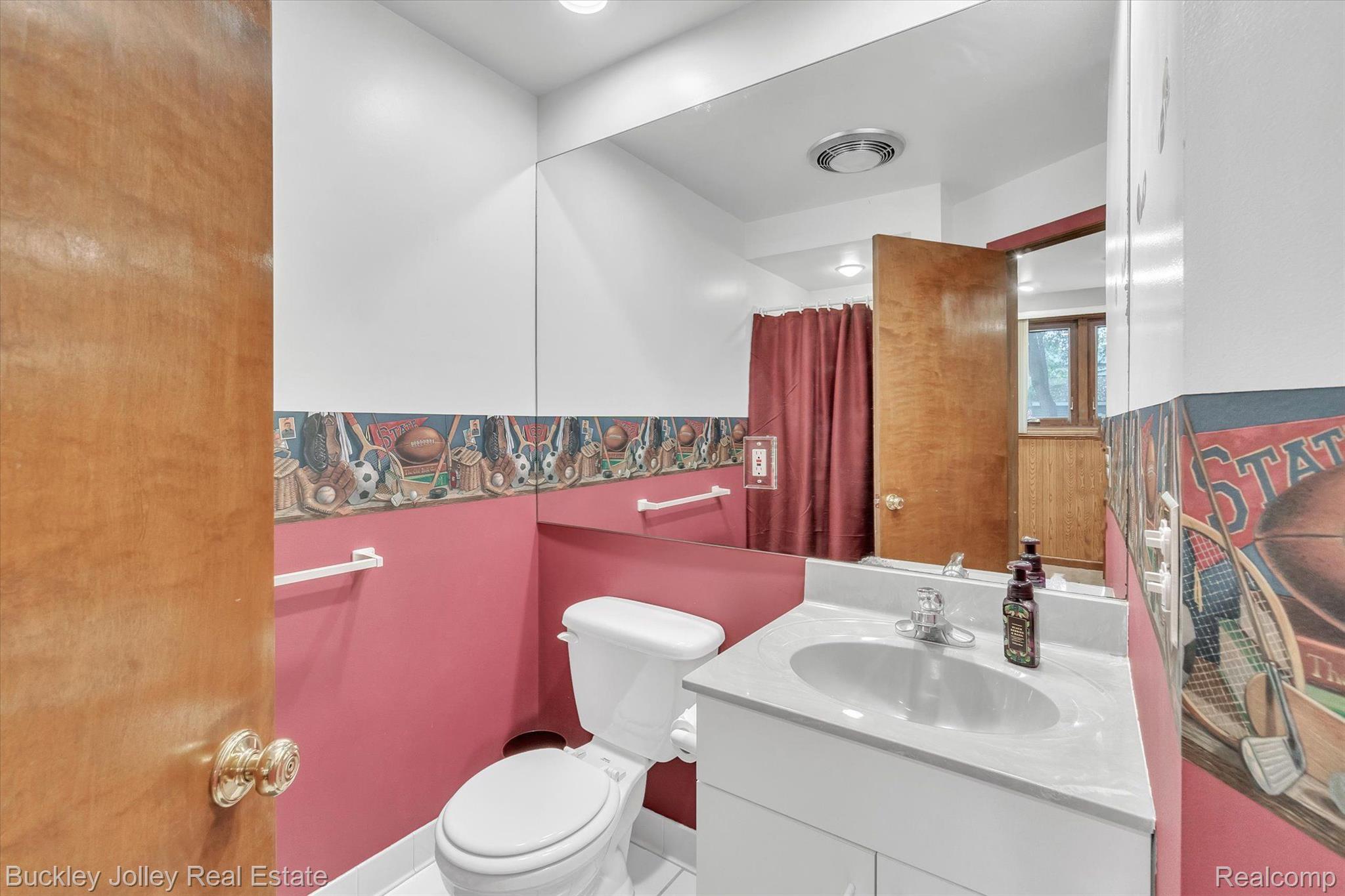 7471 Ore Lake Road Brighton, MI 48116 - Photo 26 of 42 Lower Level Full Bathroom