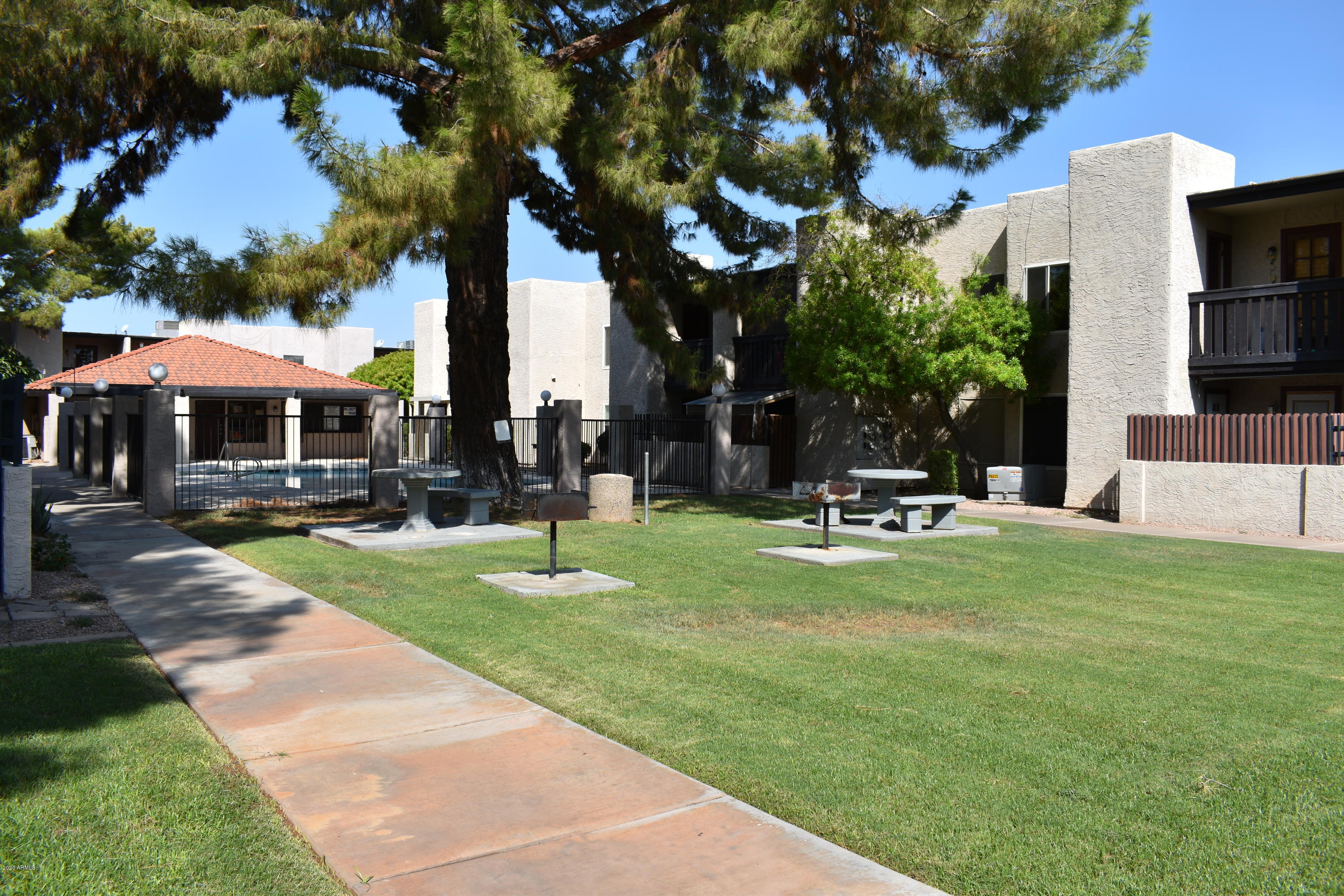 1927 East Hampton Avenue, Unit 129 Mesa, AZ 85204 - Photo 14 of 14 Picnic Area