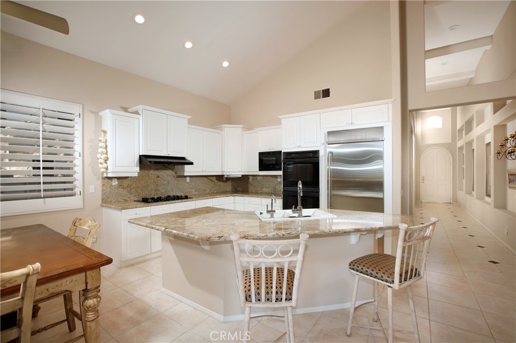 25119 Smokewood Way Stevenson Ranch, CA 91381 - Photo 14 of 36 Kitchen