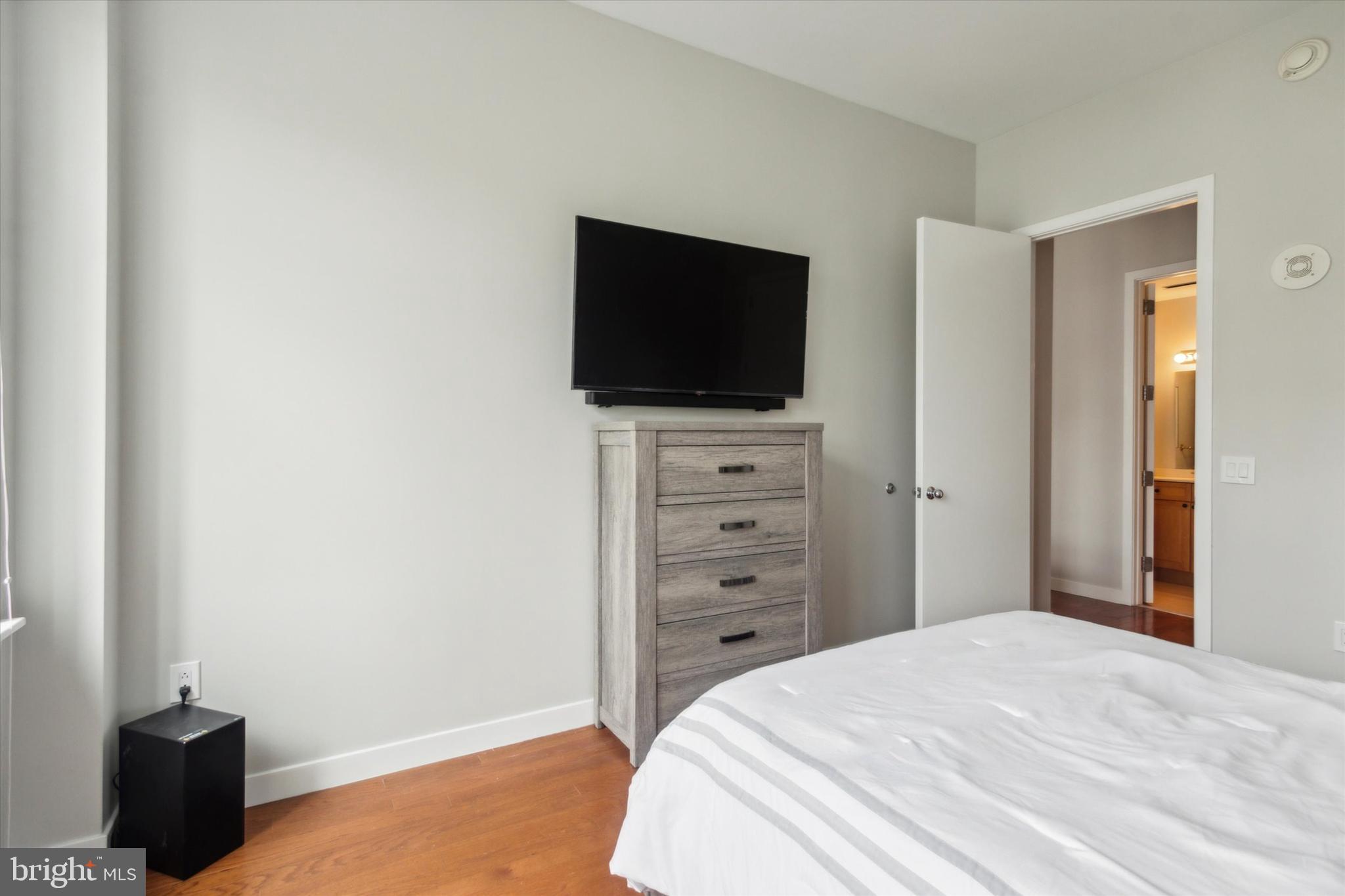 1900 Hamilton Street, Unit 402 Philadelphia, PA 19130 - Photo 14 of 19