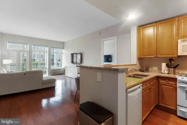 $624,900 | 1900 Hamilton Street, Unit 402, Philadelphia, PA 19130