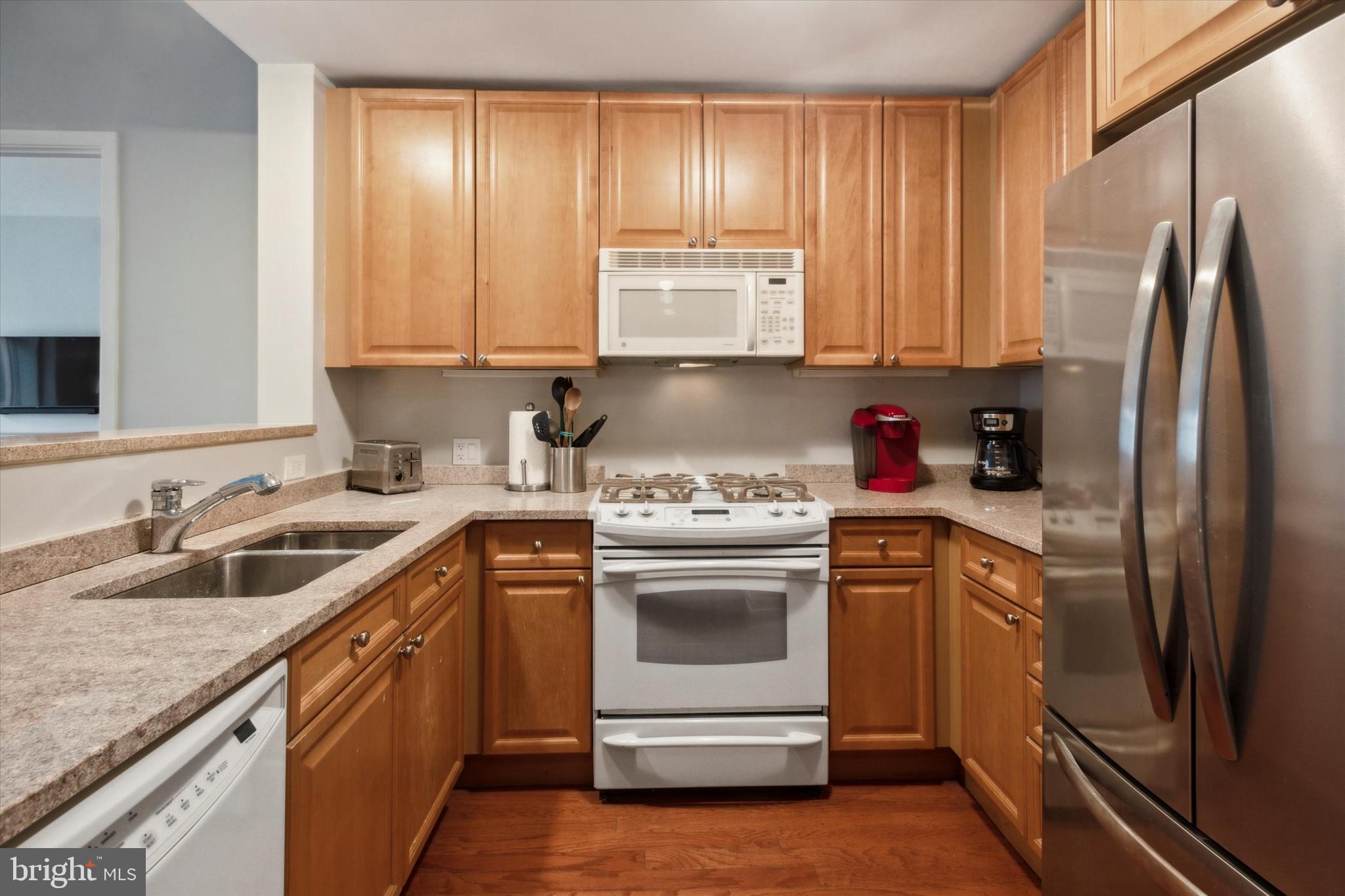 1900 Hamilton Street, Unit 402 Philadelphia, PA 19130 - Photo 5 of 19 Gourmet Kitchen