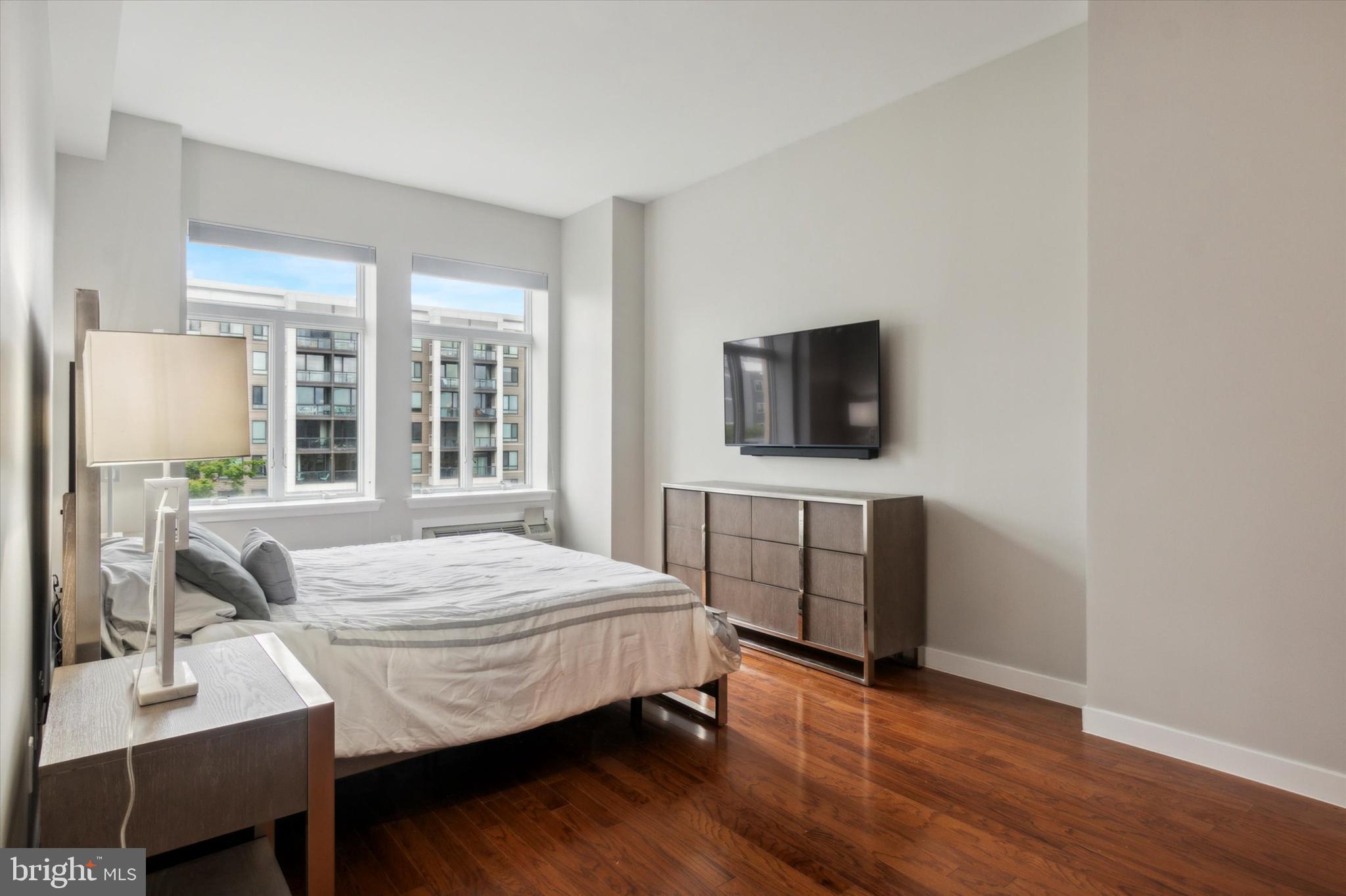 1900 Hamilton Street, Unit 402 Philadelphia, PA 19130 - Photo 10 of 19 Primary Bedroom