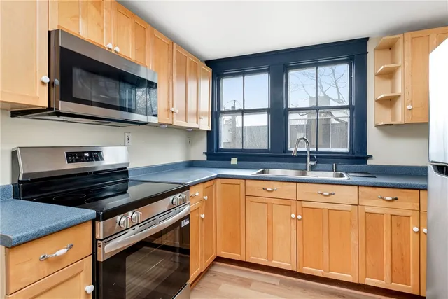 $2,800 | 427 Spring Street, Unit 3, Newport, RI 02840