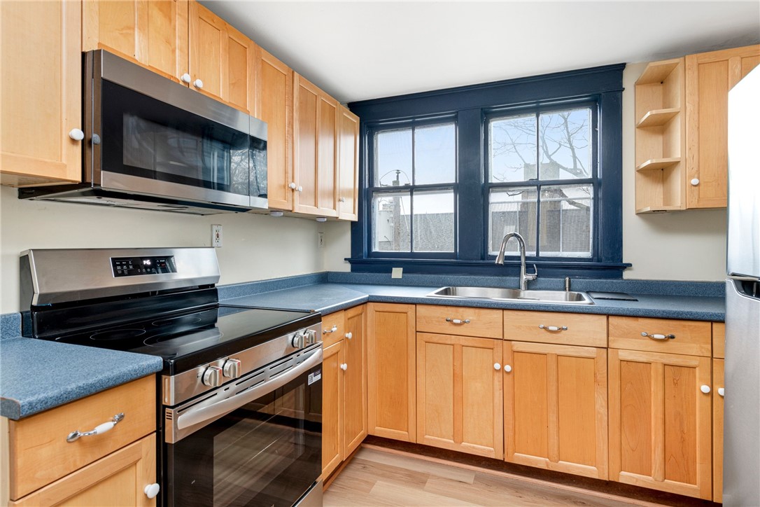 427 Spring Street, Unit 3 Newport, RI 02840 - Photo 3 of 15 Kitchen