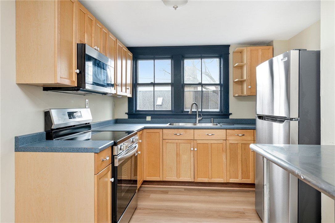 427 Spring Street, Unit 3 Newport, RI 02840 - Photo 4 of 15 Kitchen