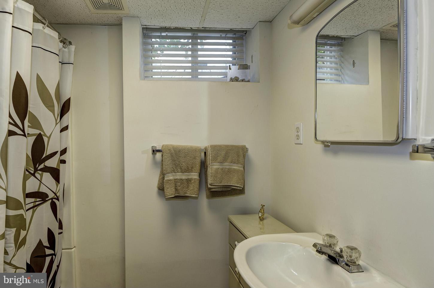 6006 Onondaga Road Bethesda, MD 20816 - Photo 23 of 30 Bath
