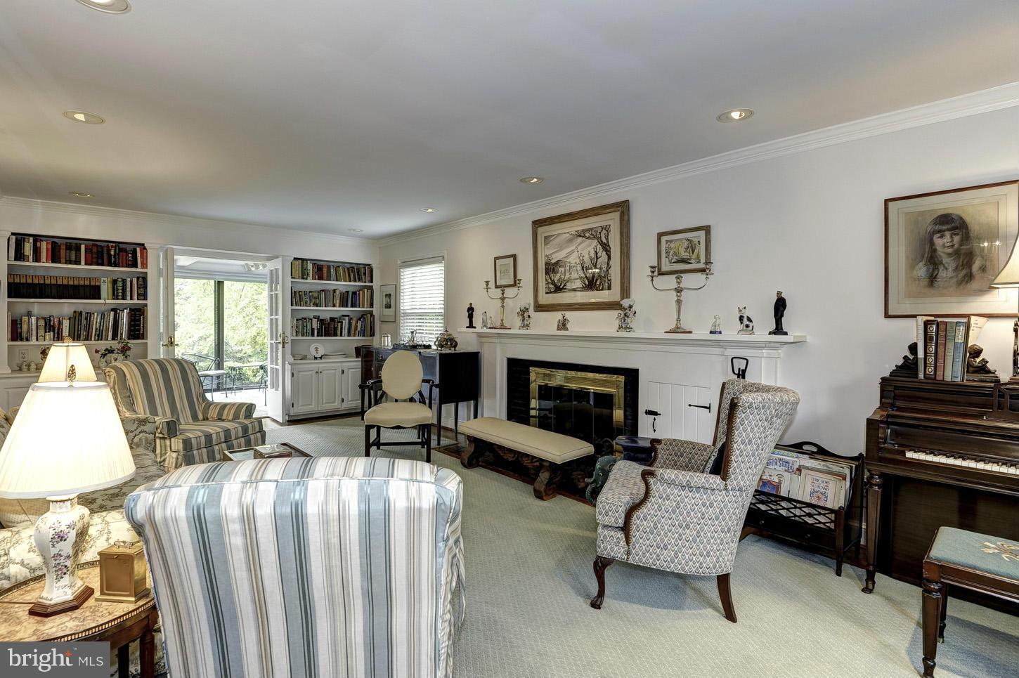6006 Onondaga Road Bethesda, MD 20816 - Photo 4 of 30 Living Room