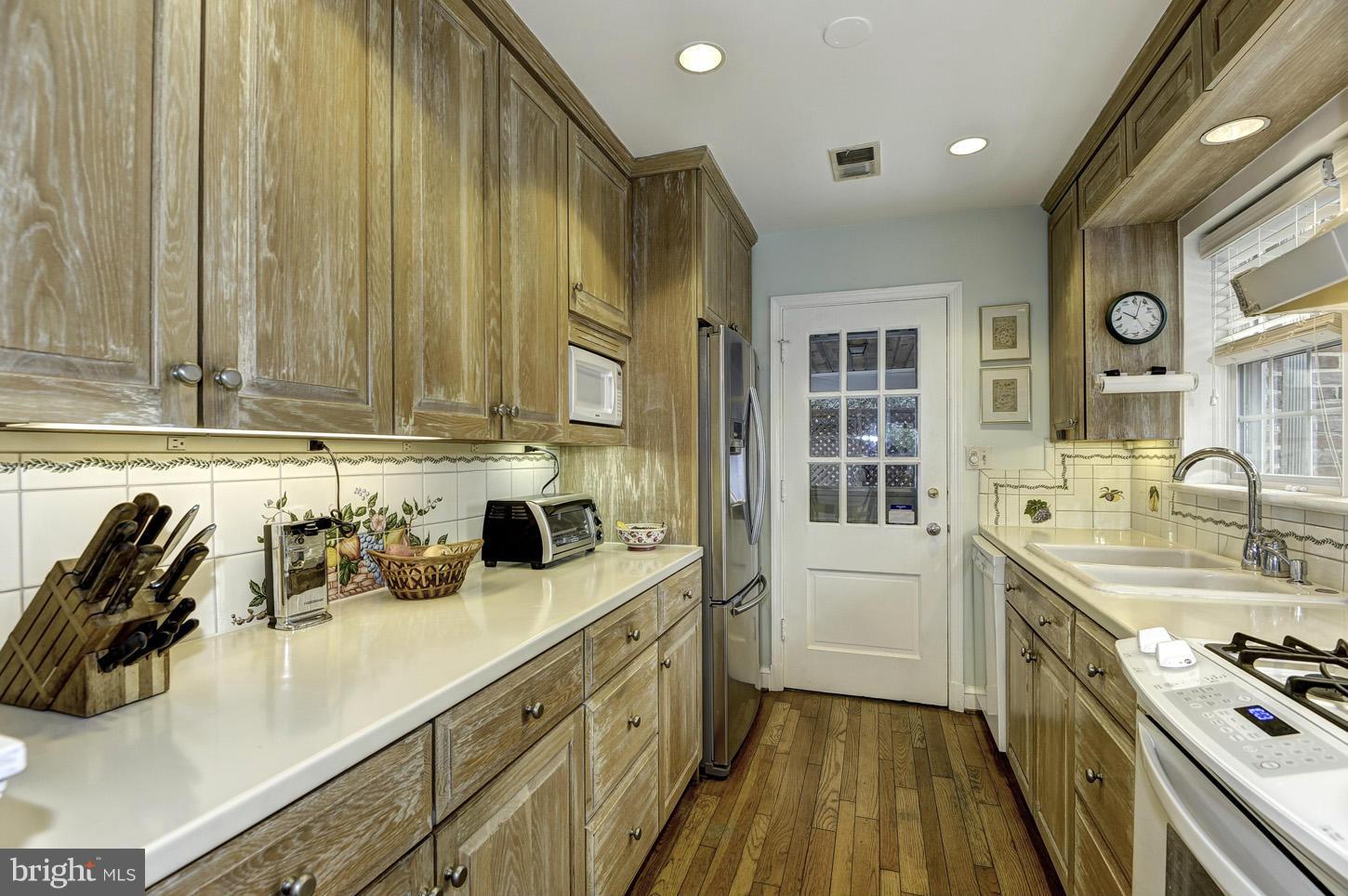 6006 Onondaga Road Bethesda, MD 20816 - Photo 6 of 30 Kitchen
