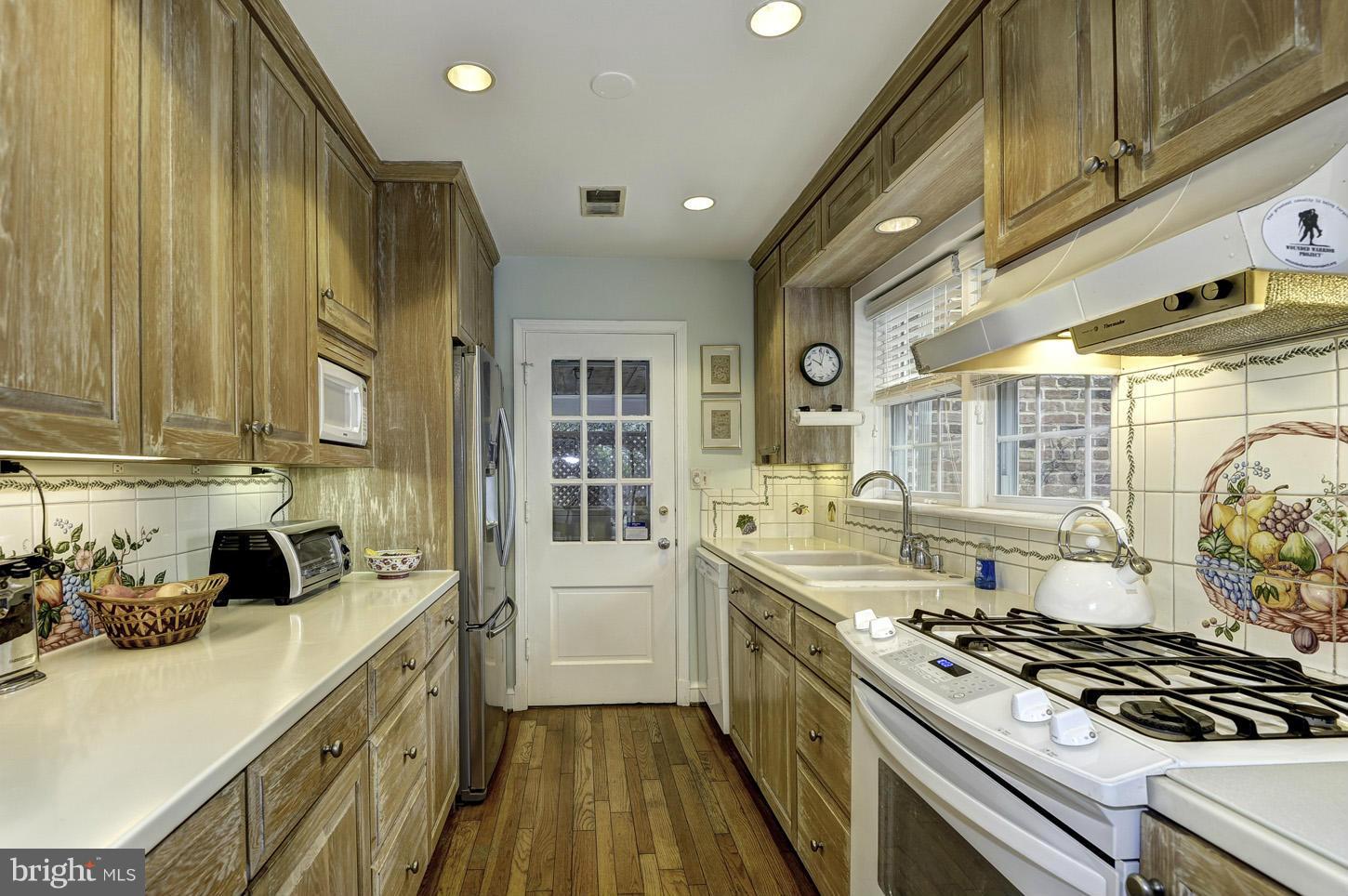 6006 Onondaga Road Bethesda, MD 20816 - Photo 8 of 30 Kitchen
