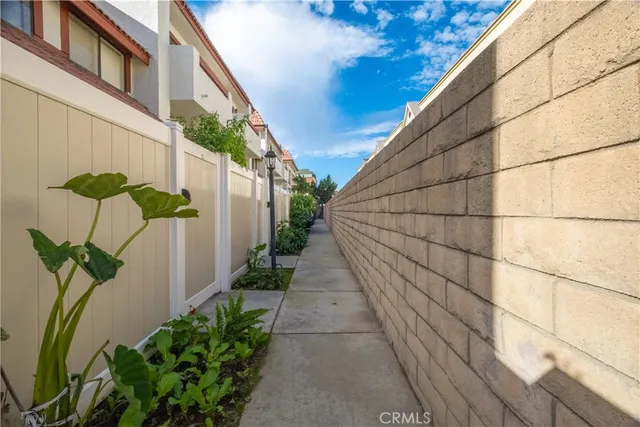 $888,000 | 517 North Curtis Avenue, Unit C, Alhambra, CA 91801
