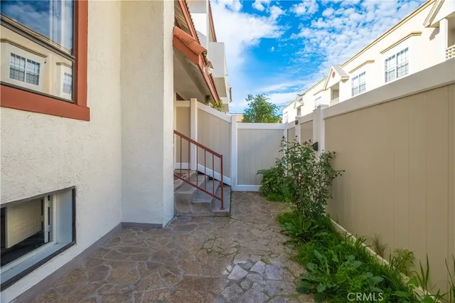 $888,000 | 517 North Curtis Avenue, Unit C, Alhambra, CA 91801