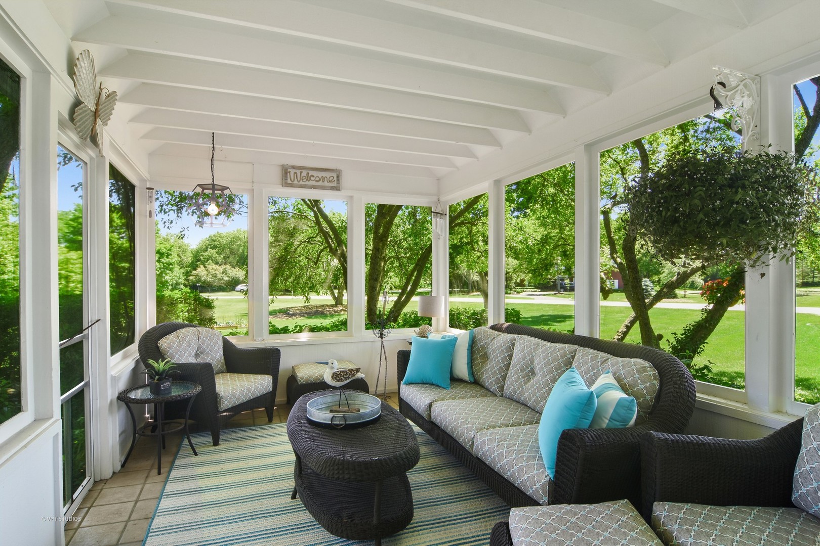 20755 North Weatherstone Road Kildeer, IL 60047 - Photo 16 of 61 a living room with furniture and a potted plant