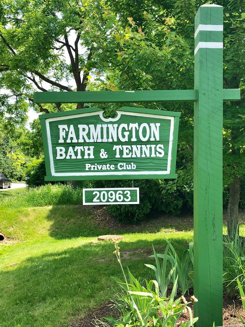 20755 North Weatherstone Road Kildeer, IL 60047 - Photo 58 of 61 a sign on the side of the road