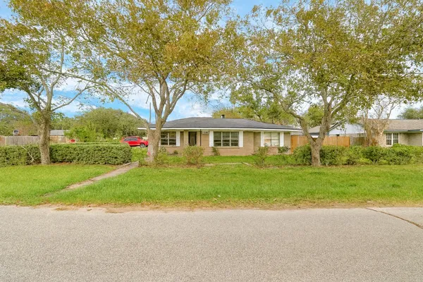 $230,000 | 1424 North Avenue F, Freeport, TX 77541