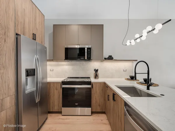 $4,300 | 1235 North Ashland Avenue, Unit 202, Chicago, IL 60622